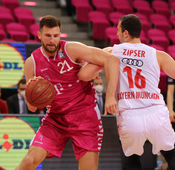 挥舞拳头 挥舞拳头