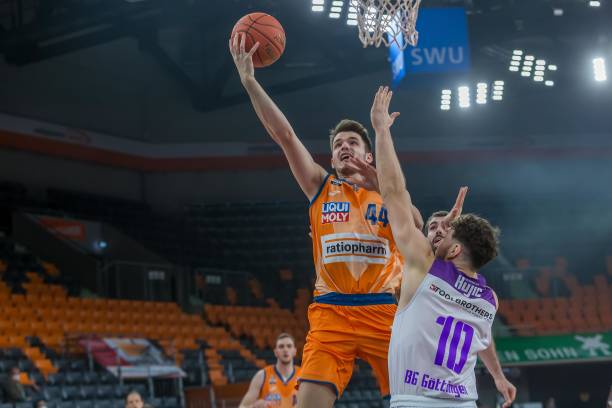 对抗与牵制 对抗与牵制